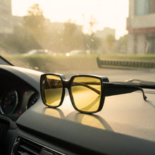 Lade das Bild in den Galerie-Viewer, OptiNight - Weniger Blendung. Mehr Sicherheit