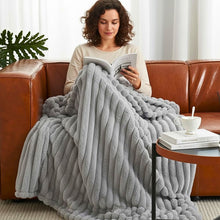 Lade das Bild in den Galerie-Viewer, Kuschelwunder Deluxe – Extra Große Premium-Fleece-Decke
